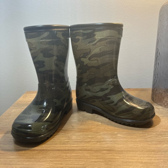 Carters size 7 toddler rain boots - Picture 5 of 11